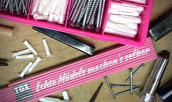 Bild von TOX 09969002 Meterstab 2 mtr. pink/weiß, mit Aufdruck Mädels machen´s selber, Gliedermaßstab für echte Powerfrauen, 1 Stück Zollstock