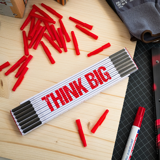 Bild von TOX Zollstock 3m in Weiß - Meterstab mit Aufdruck „THINK BIG“ - elastischer Gliedermaßstab aus Glasbirke mit roten Enden und Dezimalzahlen - Genauigkeitsklasse III, 1 Stück, 09969008/T
